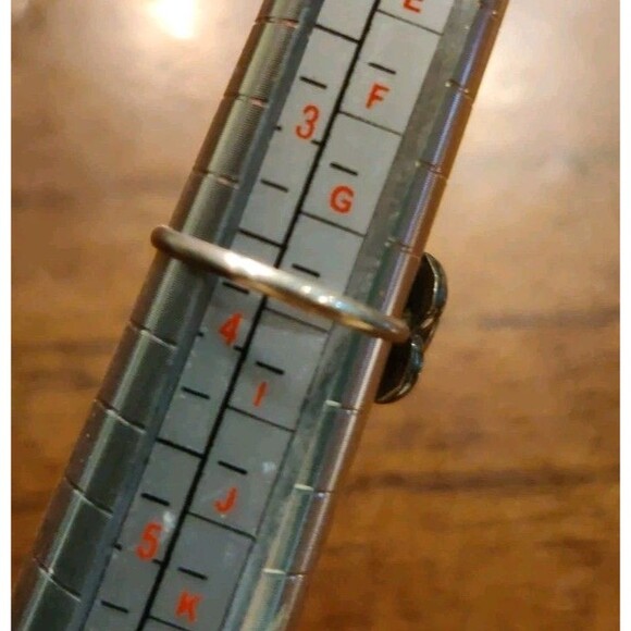 VTG Silver White Stone Agate Small Child Ring Size 4 Unmarked - Picture 3 of 4